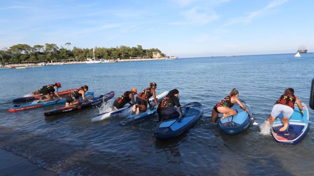 SUP CUP YARIŞLARI KEMER’E RENK KATTI