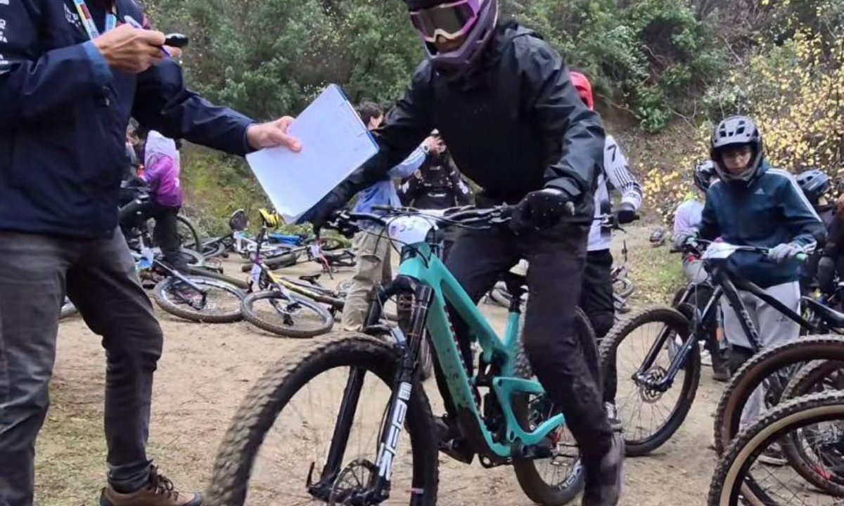 SPOR KÜLTÜRÜN, YETENEĞİN, GELECEĞİN OLSUN: KEMERLİ SPORCUDAN GÜMÜŞ MADALYA