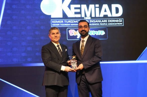 KEMİAD’DAN BAŞHEKİM DR. ÇAĞDAŞ DAĞLI’YA PLAKET