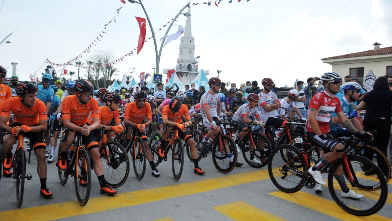 DÜNYANIN GÖZÜ BU ROTADA OLACAK: CUMHURBAŞKANLIĞI BİSİKLET TURU’NDA KEMER VE ANTALYA ETAPLARI HEYECANI!