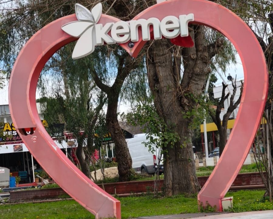 KEMER’İN KALBİ “KIRIK” VE “SAHİPSİZ”: 14 ŞUBAT’TA BURUK GÖRÜNTÜ!