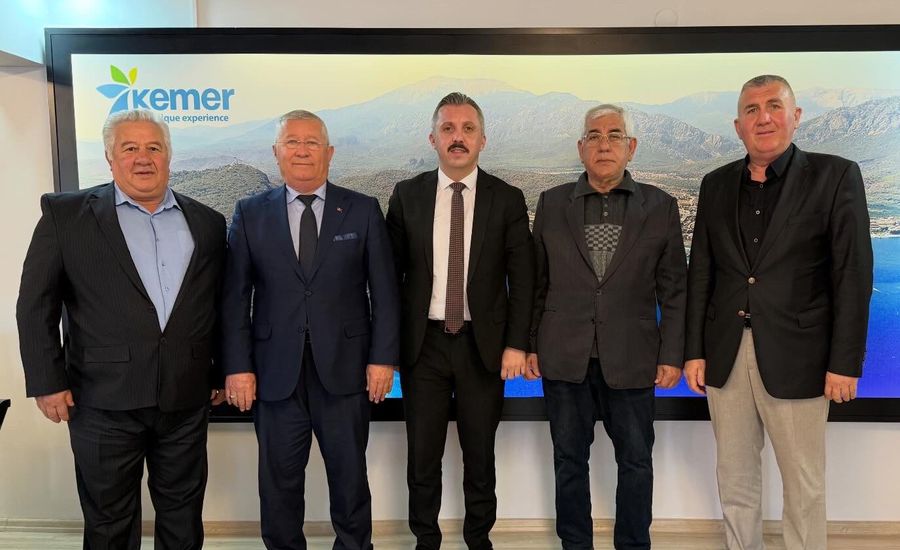 KEMER ULAŞTIRMA HİZMETLERİ ODASI’NDA GÜVEN TAZELEYEN BAŞKAN TIRAŞ’TAN KAYMAKAM SOLMAZ’A ZİYARET