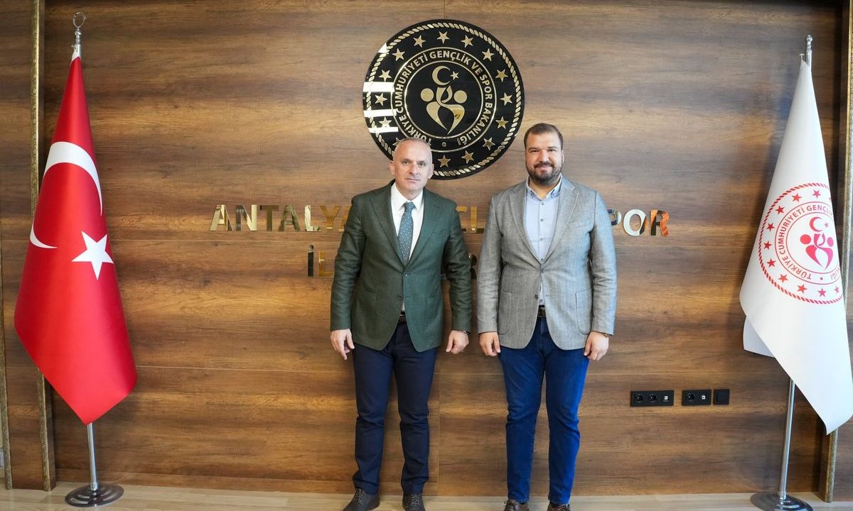 KEMER’İN GENÇLİK YATIRIMLARI İÇİN ÖNEMLİ ADIM: BAŞKAN GAZİOĞLU PROJELERİ MASAYA YATIRDI