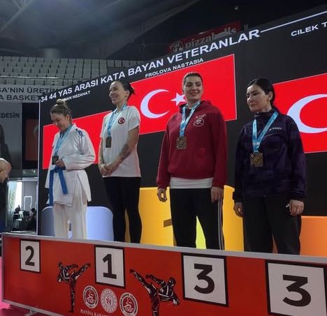KEMER’İN ALTIN KIZI: NASTASIA FLOROVA TÜRKİYE KARATE ŞAMPİYONU!