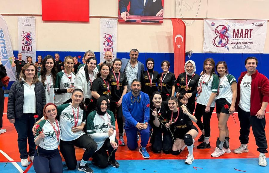 KEMER’İN SULTANLARI SAHADA: “TÜRK KADINI HER YERDE”