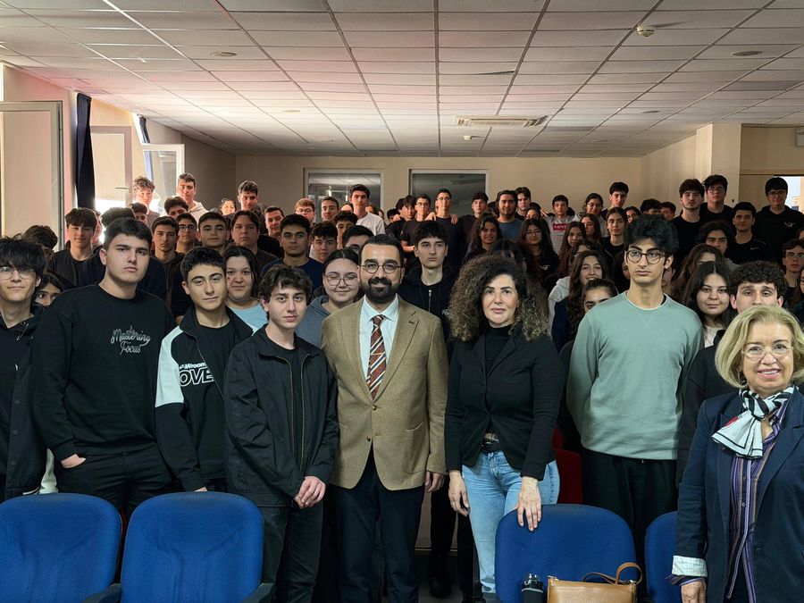 GÖYNÜK FEN LİSESİ’NDE TIP RÜZGÂRI: DOKTORLAR ÖĞRENCİLERLE BULUŞTU