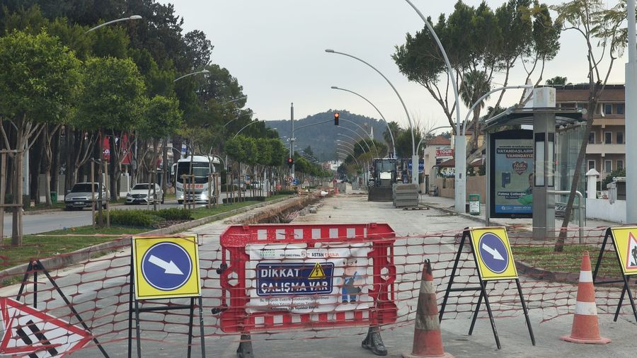 KEMER’DE ALTYAPI ÇİLESİ: SEZON ÖNCESİ TOZ DUMAN TURİZMCİYİ BEZDİRDİ!