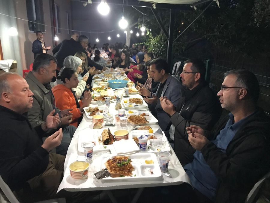 KEMER’DE GENÇLER “KARDEŞLİK SOFRASI”NDA BULUŞTU