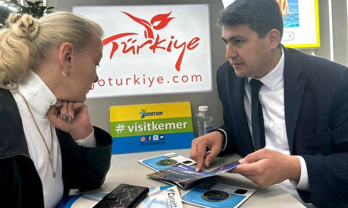 KEMER ESNAFI MOSKOVA VİTRİNİNDE: BAŞKAN OKAY ÇELİK MITT FUARI’NDA