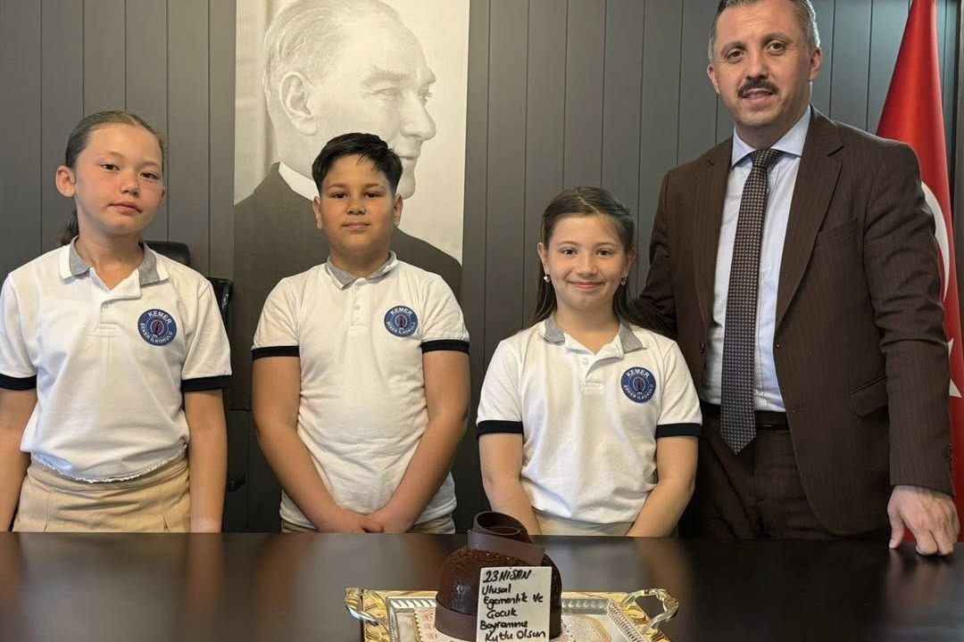 KEMER’DE KOLTUK MİNİKLERİN: “BUGÜNÜN ÇOCUKLARI, YARININ TÜRKİYESİ’Nİ İNŞA EDECEK”