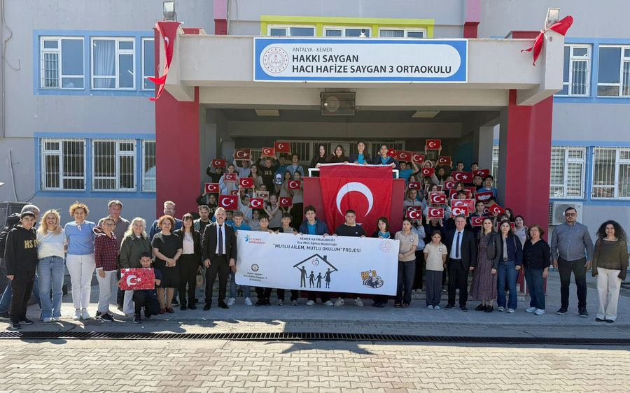 KAYMAKAM SOLMAZ’DAN EĞİTİMDE GÖNÜL KÖPRÜSÜ: “MUTLU AİLEM MUTLU OKULUM”