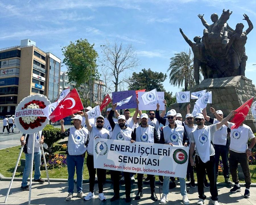 ENERJİ İŞÇİLERİNDEN ANTALYA’DA 1 MAYIS ÇIKARMASI: “HÜR İŞÇİ KONFEDERASYONU HAYIRLI OLSUN”