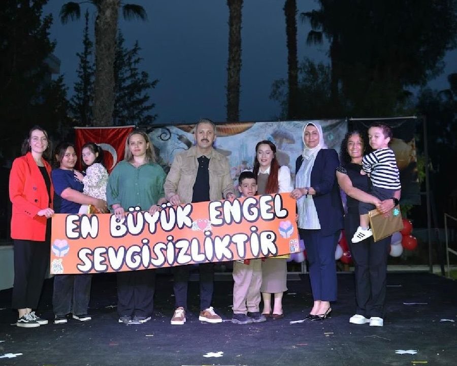 KEMER’DE ALICE HARİKALAR DÜNYASINDA RÜZGARI: ÖZGÜL CANİK ANAOKULU’NDAN GÖRKEMLİ FİNAL