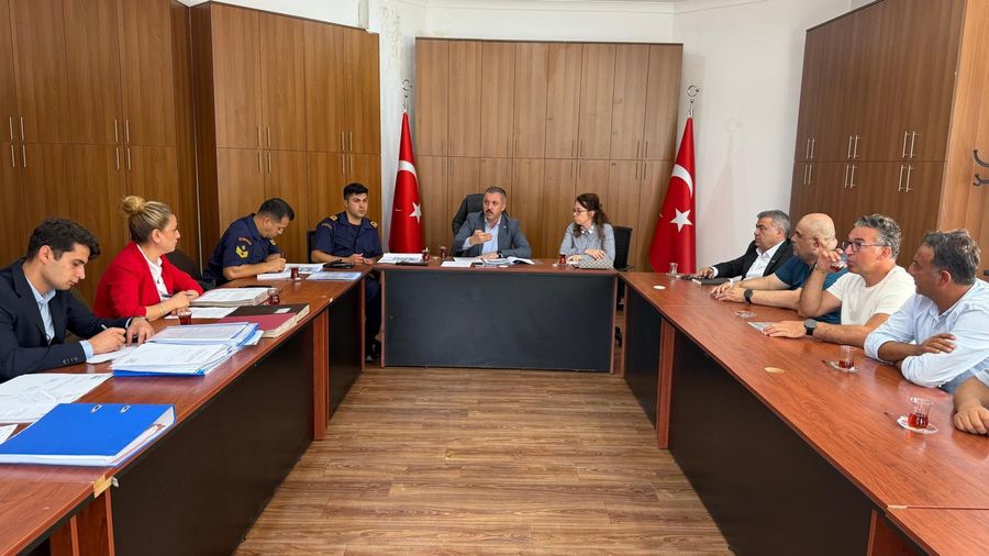 KEMER’DE SPORTİF TURİZMİN YOL HARİTASI ÇİZİLDİ: KAYMAKAM SOLMAZ BAŞKANLIĞINDA KRİTİK ZİRVE