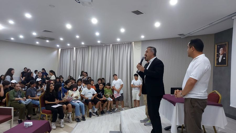 KEMER’DE LGS ÖNCESİ BÜYÜK PROVA: KAYMAKAM SOLMAZ’DAN ÖĞRENCİLERE ALTIN DEĞERİNDE TAVSİYELER!