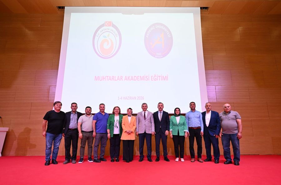 KEMERLİ MUHTARLARIN AKADEMİ GURURU: MEZUNİYET TÖRENİNE KAYMAKAM SOLMAZ DA KATILDI!