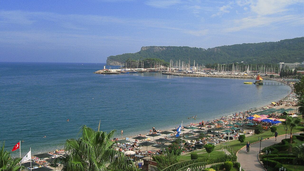 KEMER DE MERCEK ALTINDA: TURİSTİ RAHATSIZ EDENLERE KARŞI ADLİ SEFERBERLİK BAŞLIYOR