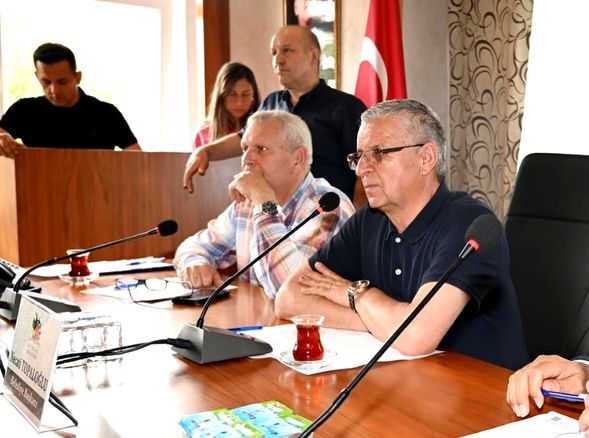 KEMER BELEDİYE MECLİSİNDE TURİZM ALARMI: “HAZİRAN SONUNA KADAR SIKINTI SÜRÜYOR”