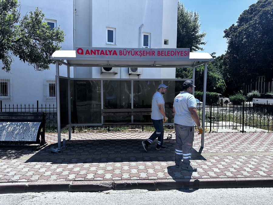 KEMER’DE YENİ DURAK MESAİSİ: VATANDAŞIN GÖZÜ “KLİMALI DURAK” PROJESİNDE!