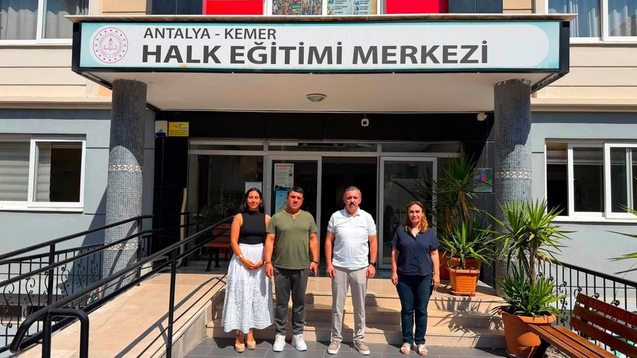 KAYMAKAM AHMET SOLMAZ’DAN KEMER HALK EĞİTİMİ MERKEZİ’NE ZİYARET