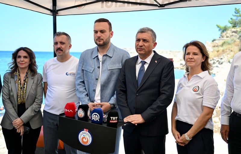 ANTALYA’DA MAVİ VATAN İÇİN ÇEVRE SEFERBERLİĞİ: ÇÖP KAPAR SİSTEMİYLE DENİZ TEMİZLİĞİ GERÇEKLEŞTİRİLDİ