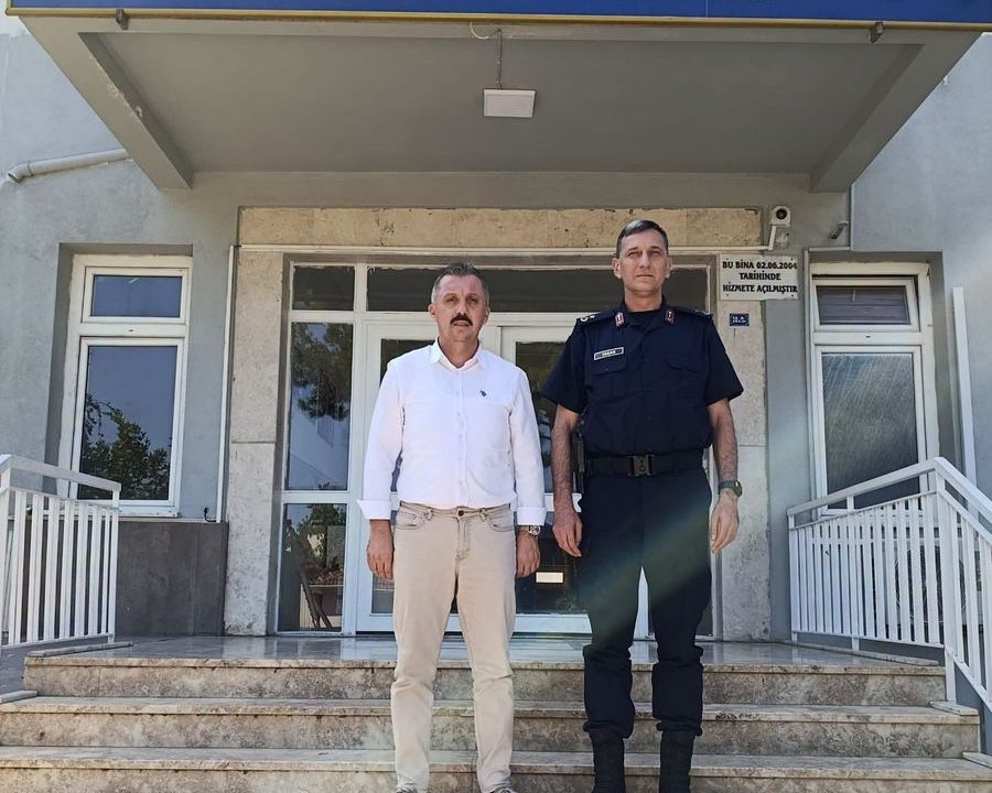 KAYMAKAM AHMET SOLMAZ’DAN İLÇE JANDARMA KOMUTANI ONUR YAKAN’A HAYIRLI OLSUN ZİYARETİ
