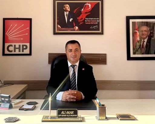 CHP KEMER İLÇE BAŞKANI AKAR’DAN İSTİFA EDEN BAŞKAN VE MECLİS ÜYELERİNE GÖNDERME: “KANIMIN SON DAMLASINA KADAR MÜCADELE EDECEĞİM!”