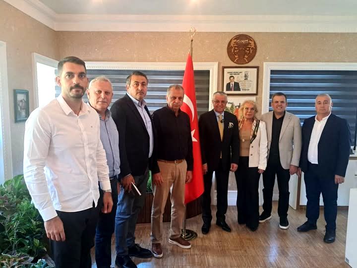 KEMER BELEDİYE BAŞKANI NECATİ TOPALOĞLU VE 8 MECLİS ÜYESİ CHP’DEN İSTİFA ETTİ
